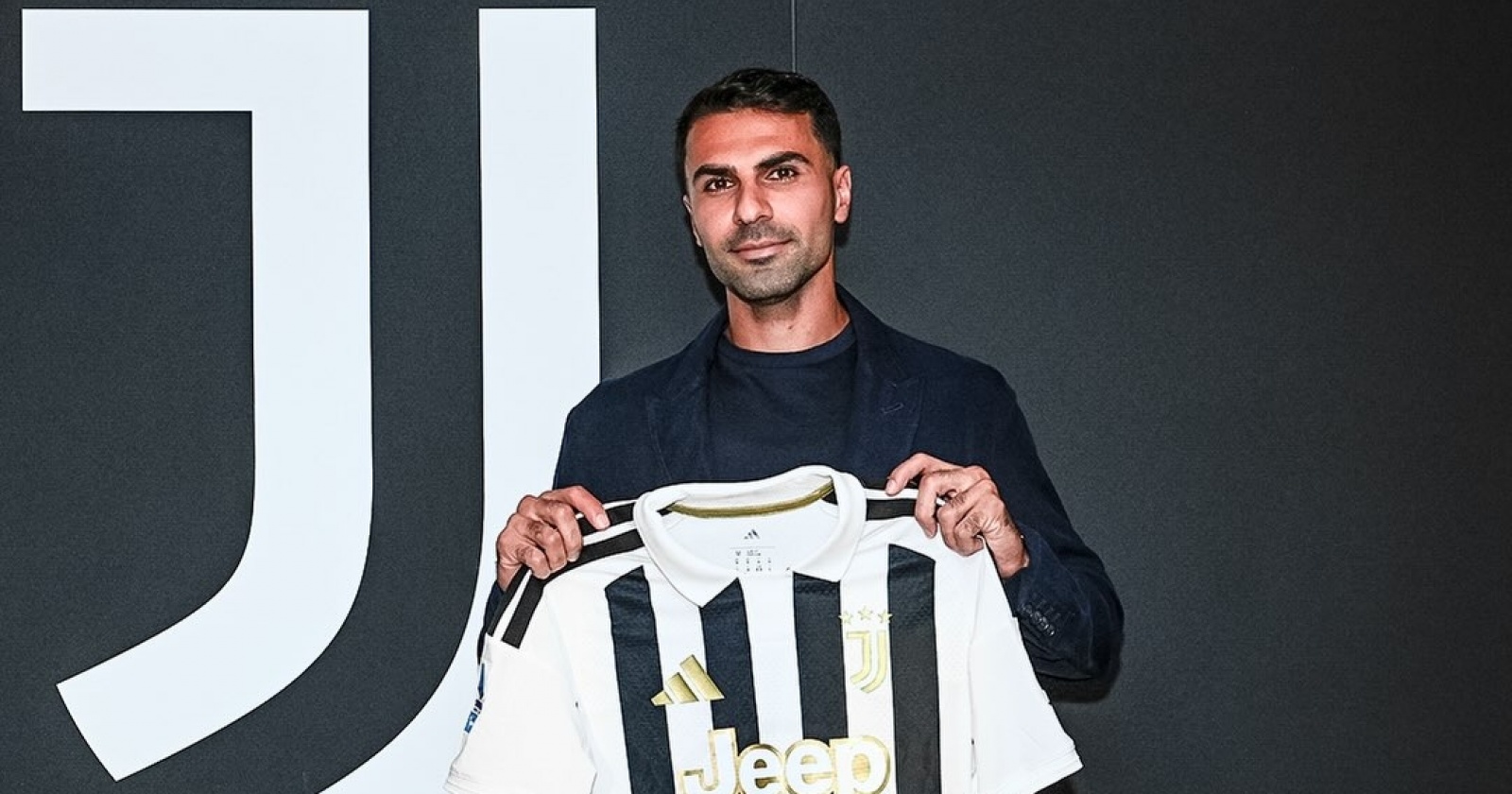 zeki celik juventus Zeki Celik Juventus Resmi Bergabung, Kontrak Sampai 2029 zeki celik juventus - ilustrasi berita Zeki Celik Juventus Resmi Bergabung, Kontrak Sampai 2029