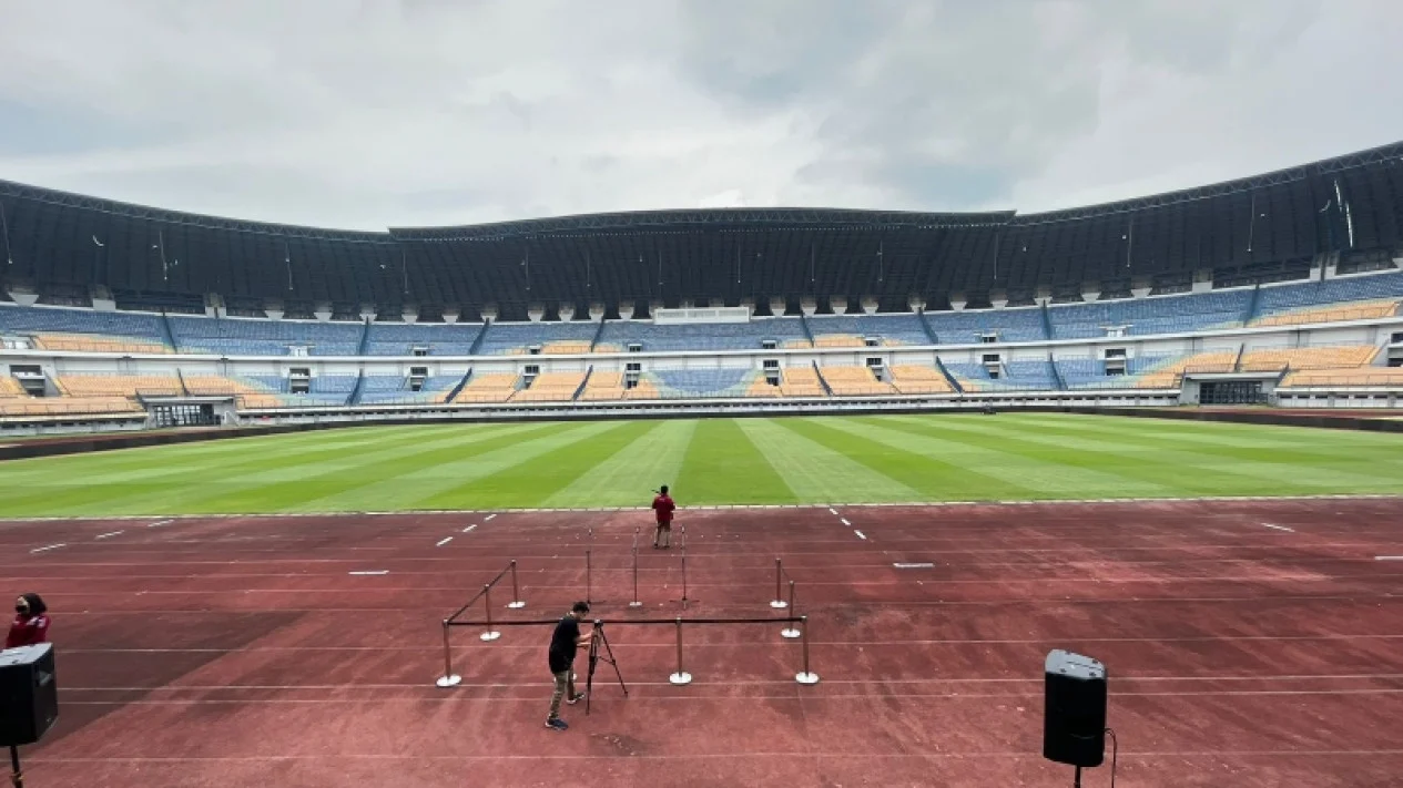 rumput gbla Bung Binder Soroti Kondisi Rumput GBLA Usai Persib Menang atas PSM rumput gbla - ilustrasi berita Bung Binder Soroti Kondisi Rumput GBLA Usai Persib Menang atas PSM